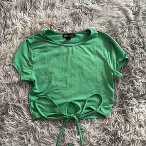 short sleeve cropped top 
tie at front